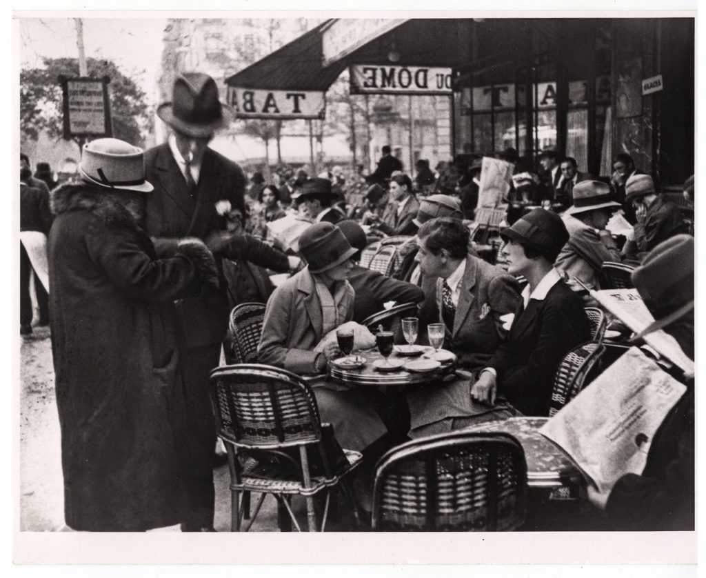 le-dome-cafe-montparnasse-paris-1928-photographer-andre-kertesz